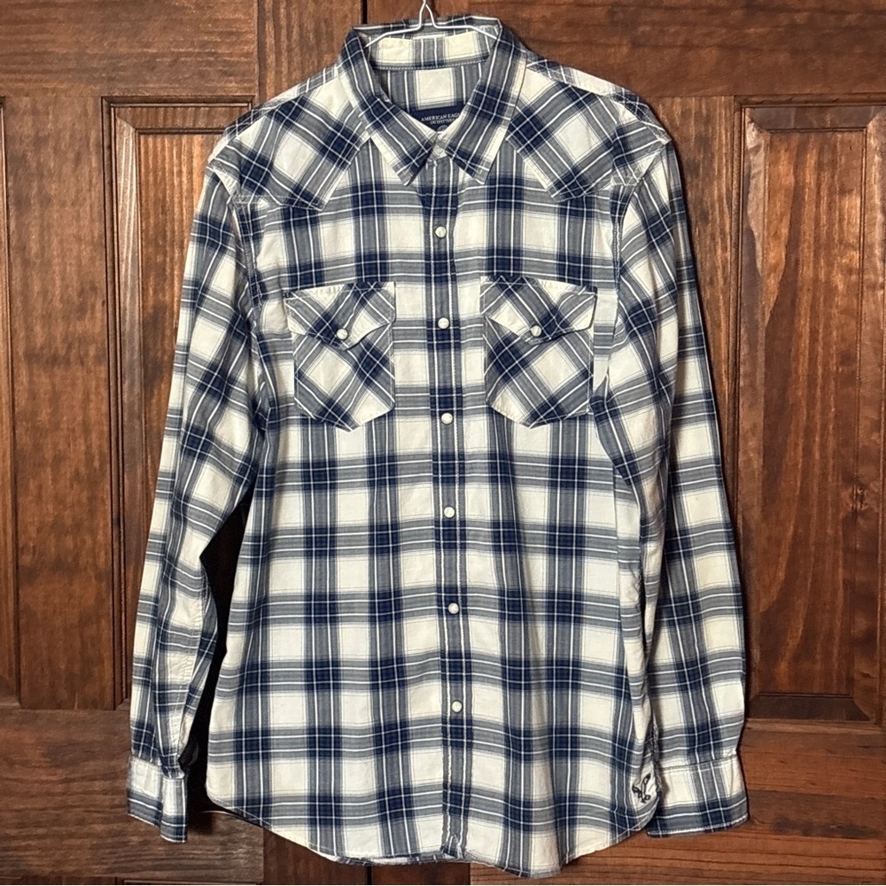 American Eagle Vintage Fit Men's Blue and White Plaid Shirt​